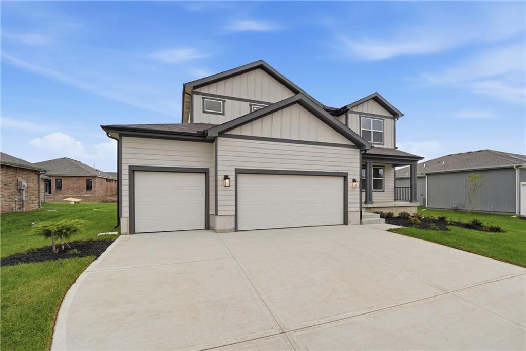 Photo 31 of 33 - 18555 W 195th Street, Spring Hill, KS 66083