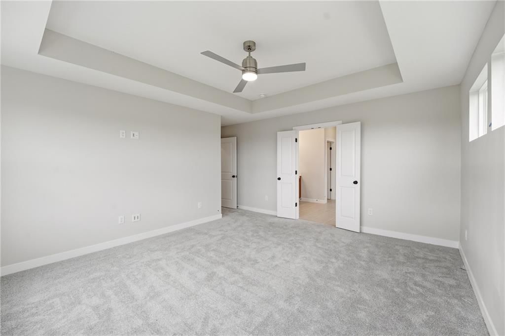 Photo 18 of 33 - 18555 W 195th Street, Spring Hill, KS 66083