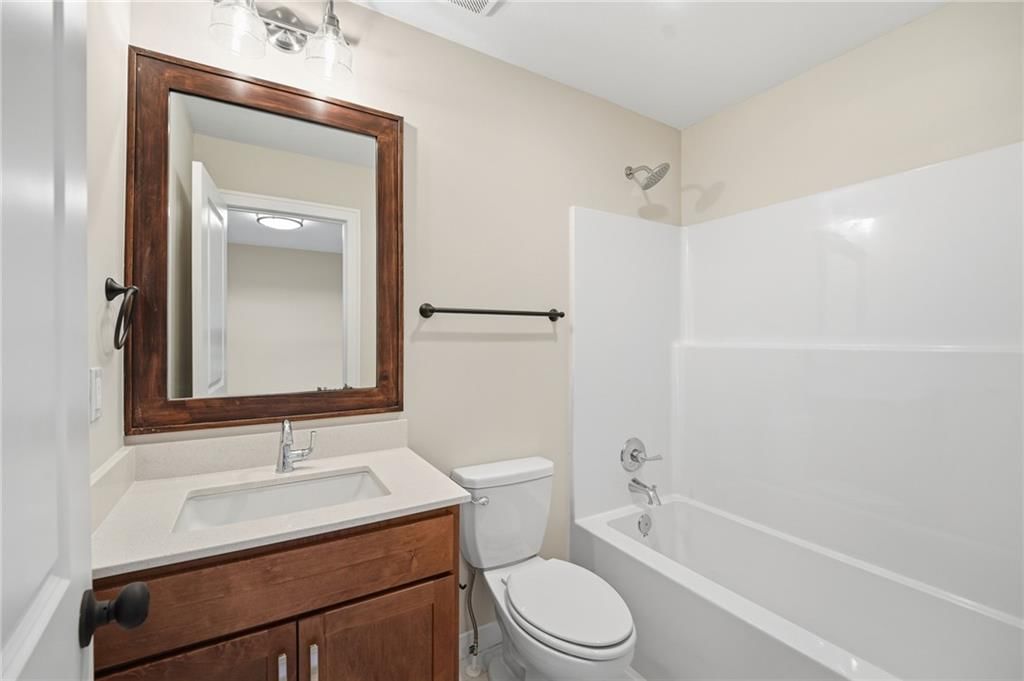 Photo 26 of 33 - 18555 W 195th Street, Spring Hill, KS 66083