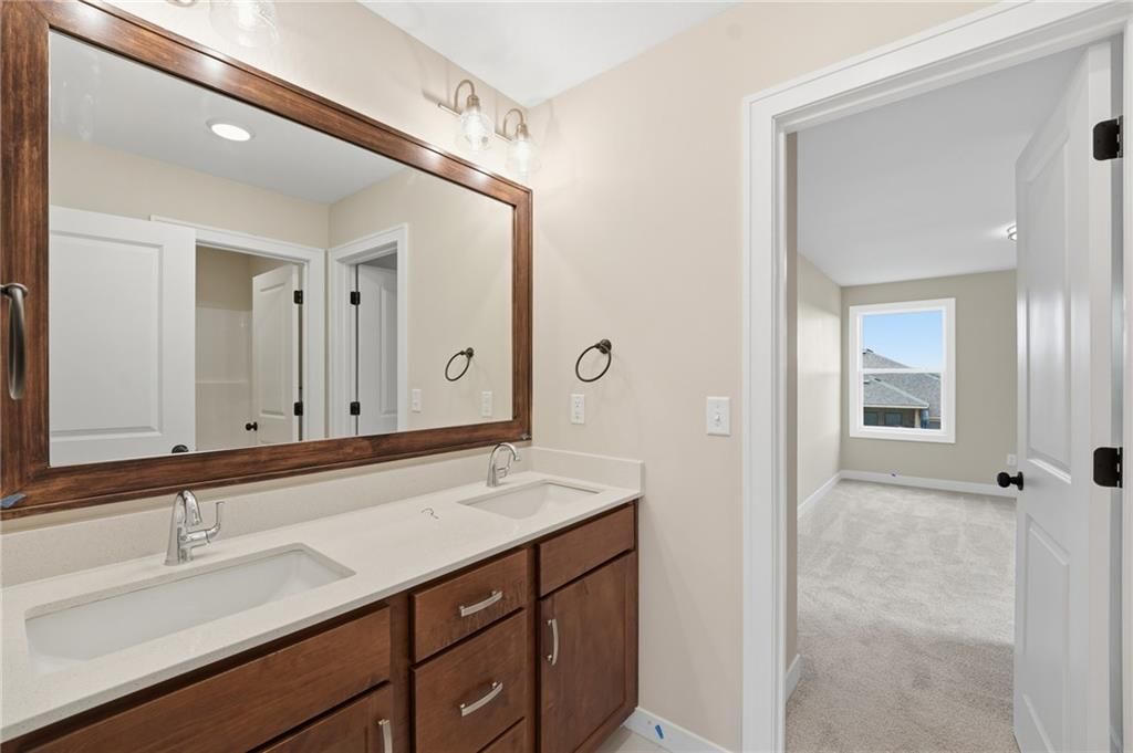 Photo 23 of 33 - 18555 W 195th Street, Spring Hill, KS 66083