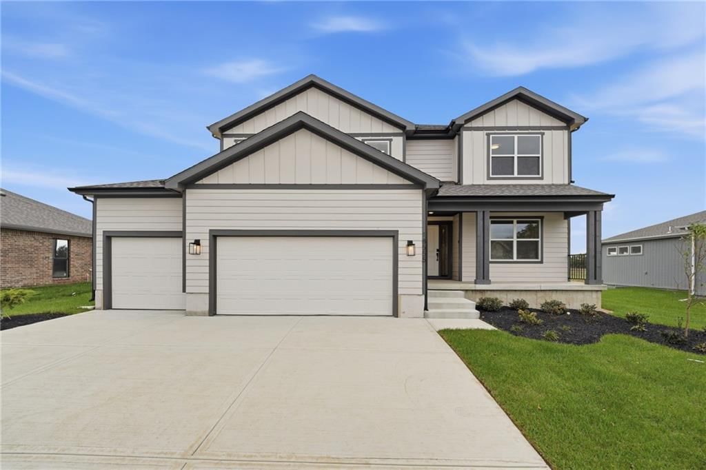 18555 W 195th Street, Spring Hill, KS
