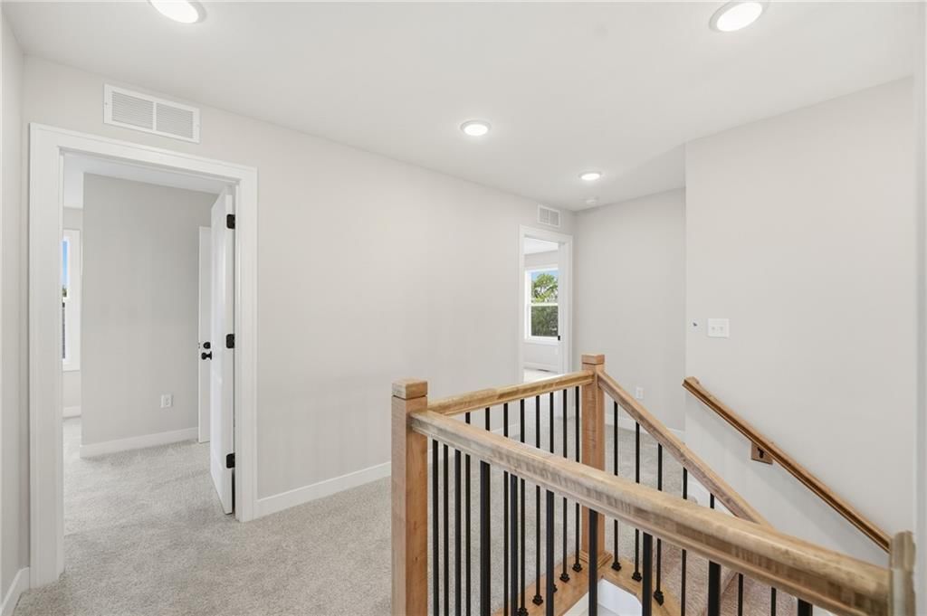 Photo 16 of 33 - 18555 W 195th Street, Spring Hill, KS 66083