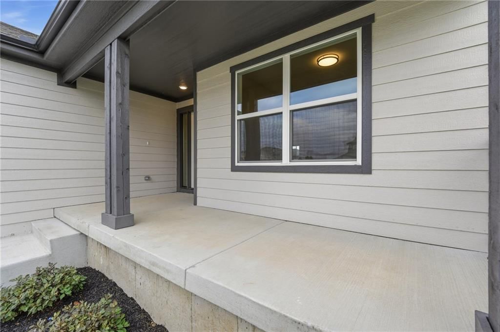 Photo 30 of 33 - 18555 W 195th Street, Spring Hill, KS 66083