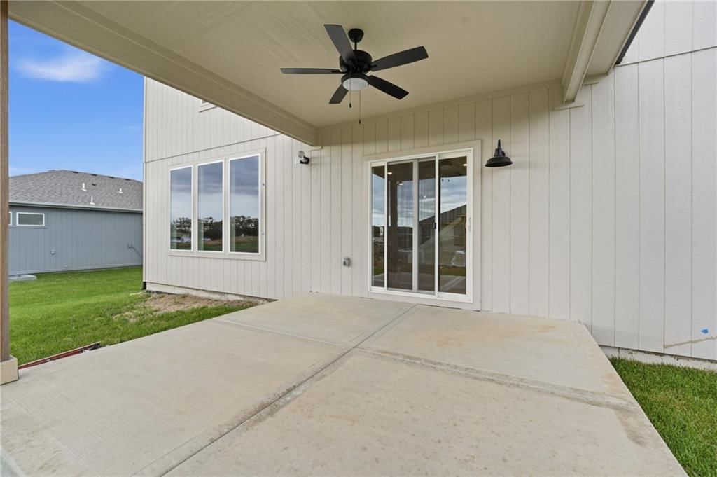 Photo 7 of 33 - 18555 W 195th Street, Spring Hill, KS 66083