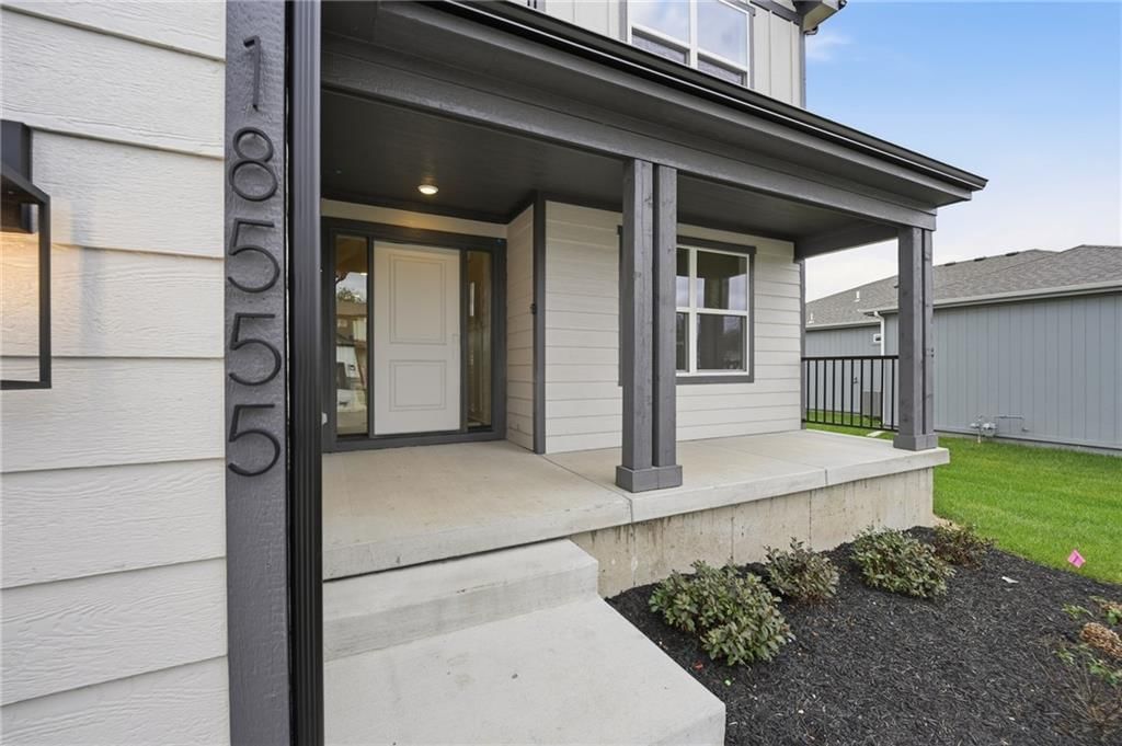 18555 W 195th Street, Spring Hill, KS: listing photo 2
