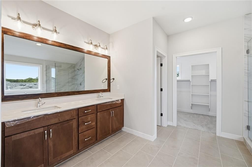 Photo 19 of 33 - 18555 W 195th Street, Spring Hill, KS 66083