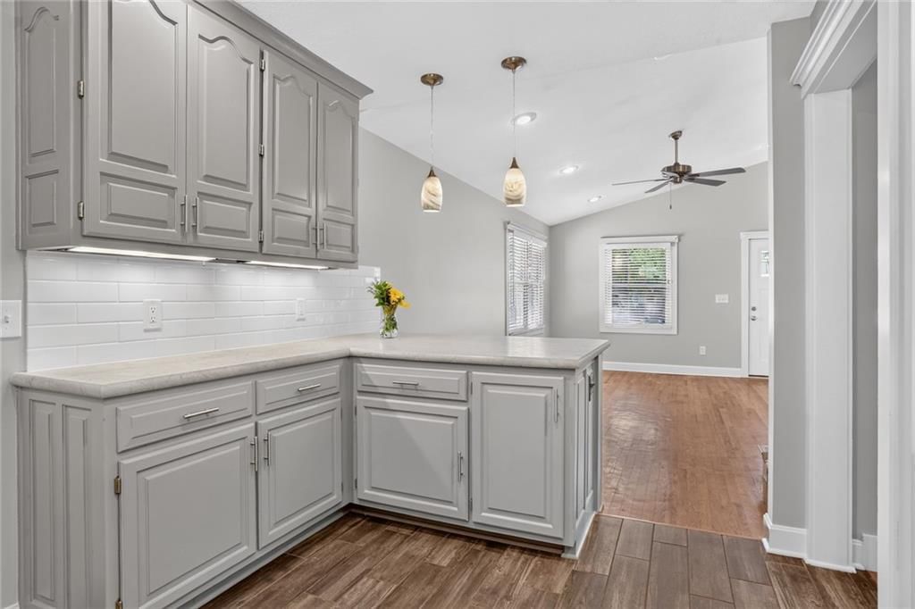 Photo 7 of 20 - 5404 NE 43rd Street, Kansas City, MO 64117