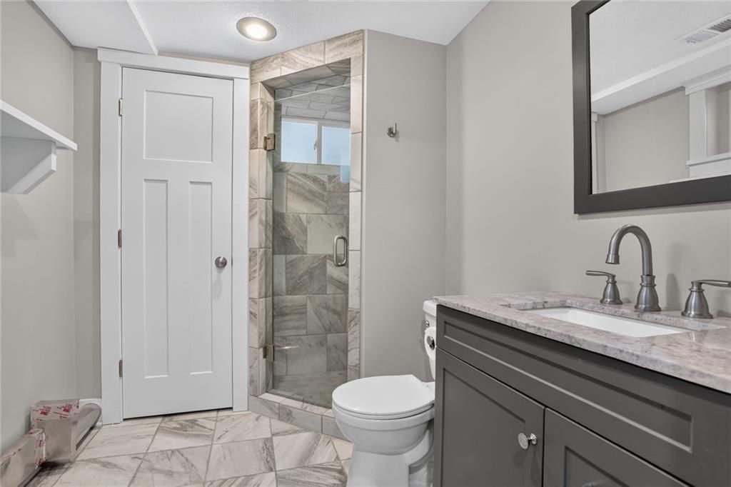 Photo 14 of 20 - 5404 NE 43rd Street, Kansas City, MO 64117