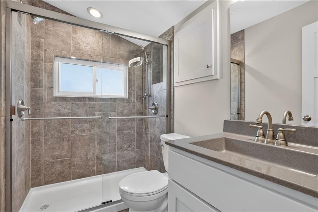 Photo 9: frameless glass shower, 5404 NE 43rd Street, Kansas City, MO 64117