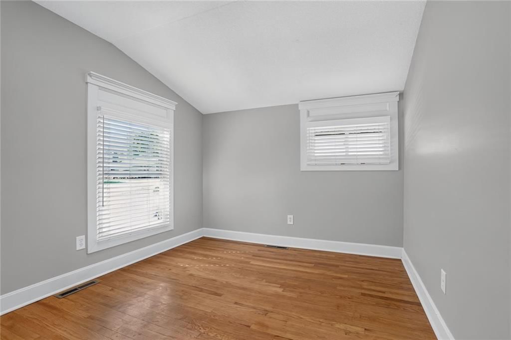 Photo 11 of 20 - 5404 NE 43rd Street, Kansas City, MO 64117
