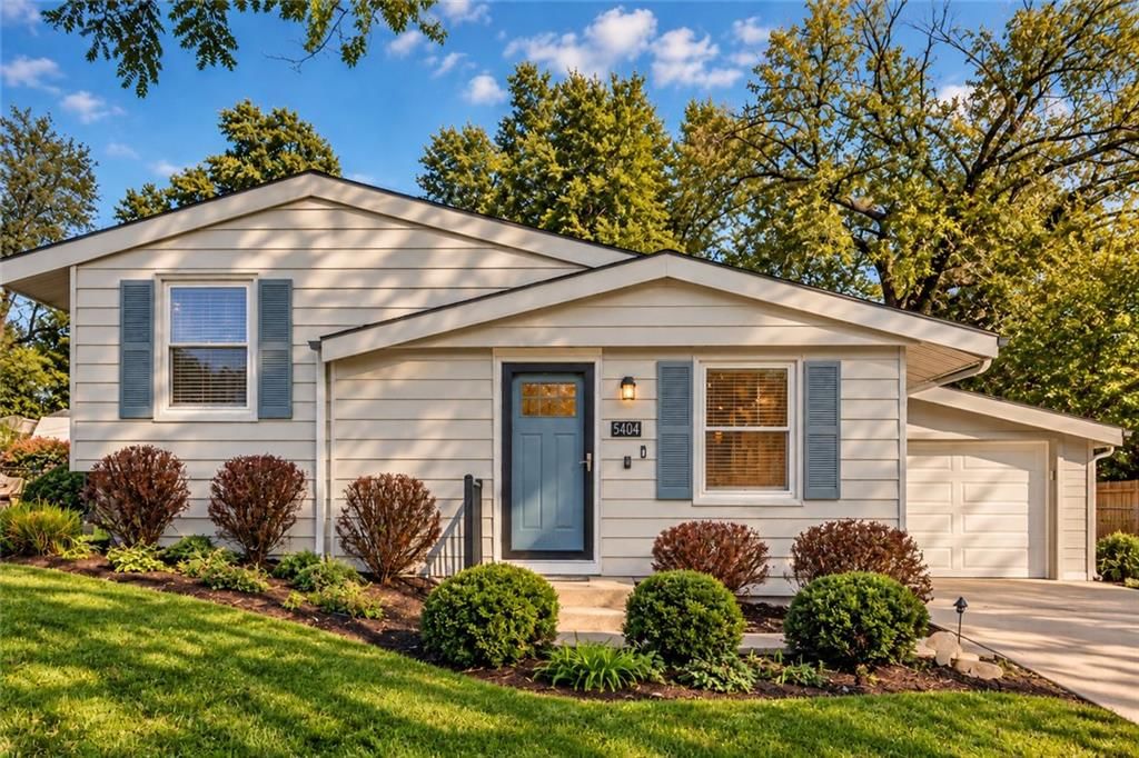 Photo 2 of 20 - 5404 NE 43rd Street, Kansas City, MO 64117