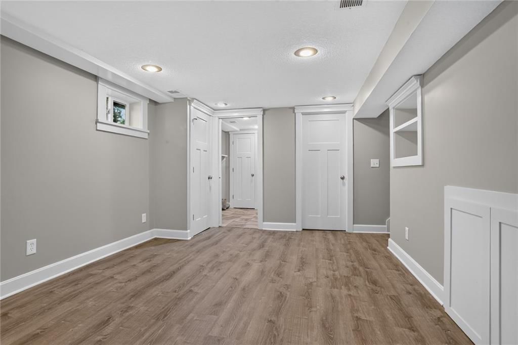 Photo 13 of 20 - 5404 NE 43rd Street, Kansas City, MO 64117