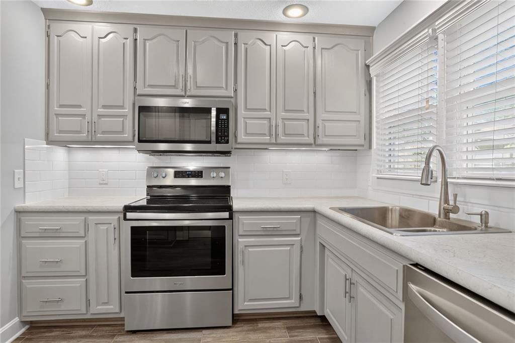 Photo 6 of 20 - 5404 NE 43rd Street, Kansas City, MO 64117