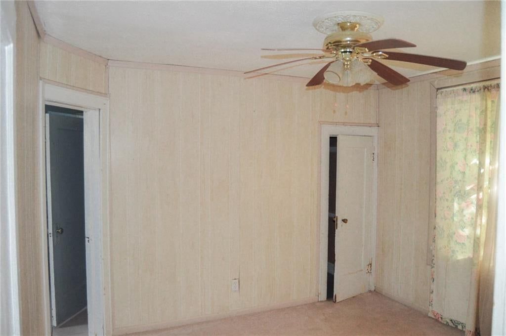 Carpet at 2503 Grandview Boulevard, Kansas City, KS 66102