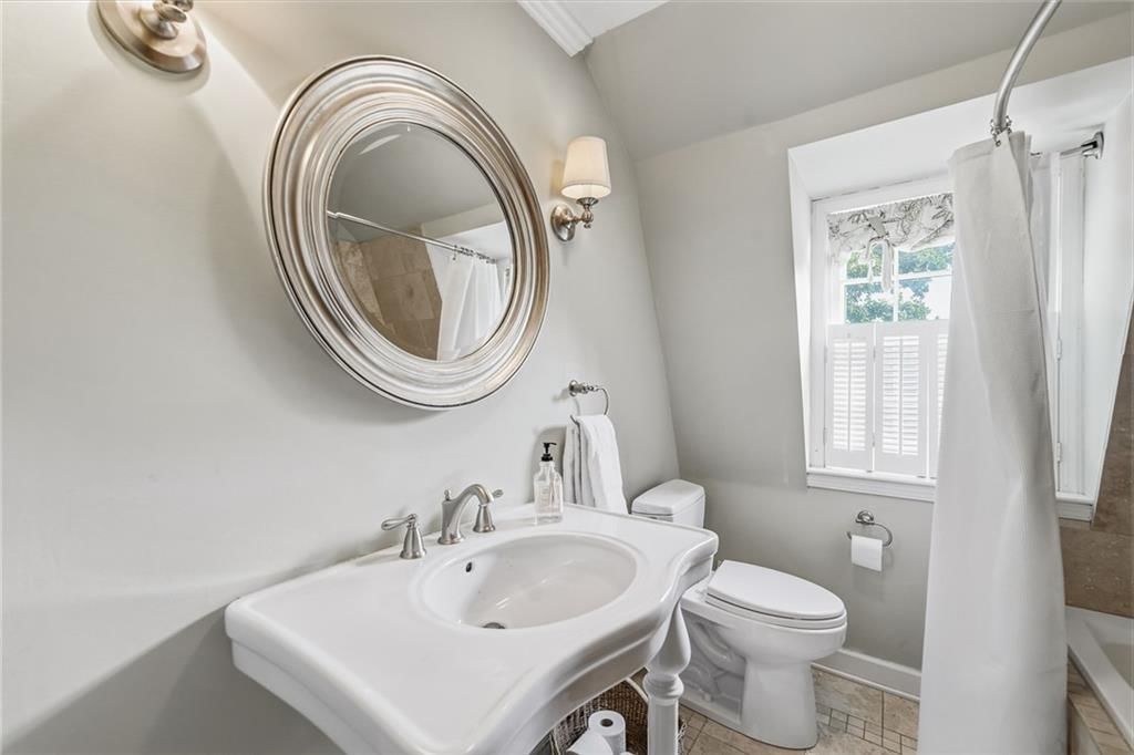 Photo 31 of 39 - 6837 Linden Street, Prairie Village, KS 66208