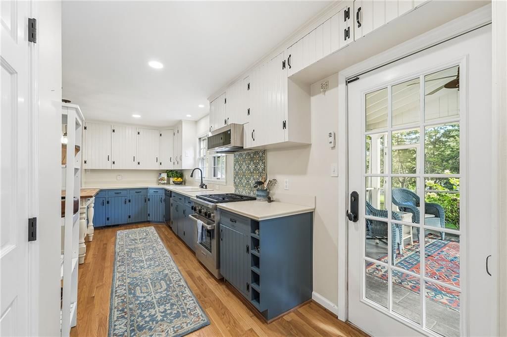 Photo 19 of 39 - 6837 Linden Street, Prairie Village, KS 66208