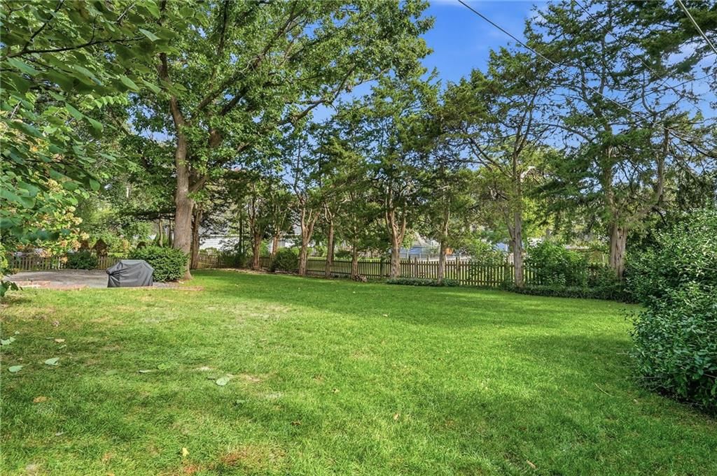 Photo 8 of 39 - 6837 Linden Street, Prairie Village, KS 66208
