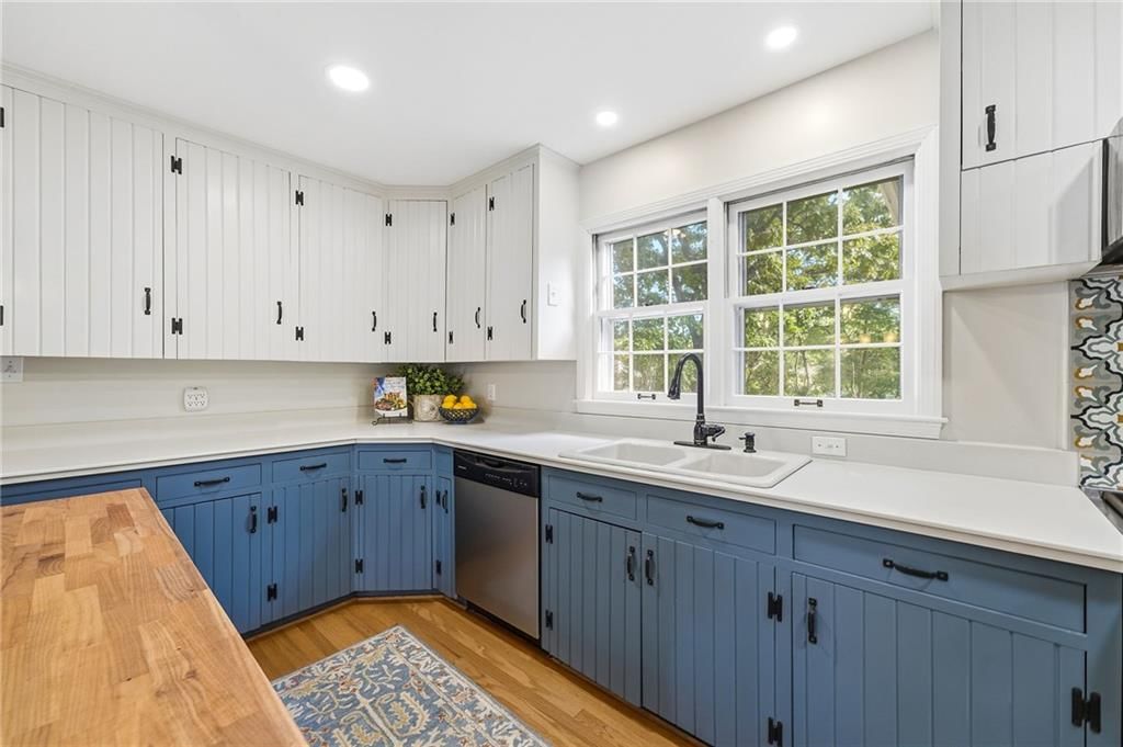 Photo 17 of 39 - 6837 Linden Street, Prairie Village, KS 66208