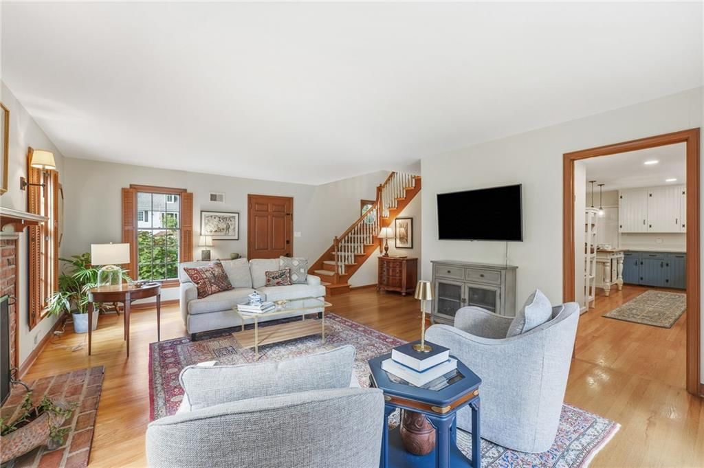 Photo 14 of 39 - 6837 Linden Street, Prairie Village, KS 66208