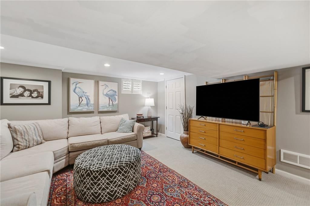 Photo 32 of 39 - 6837 Linden Street, Prairie Village, KS 66208