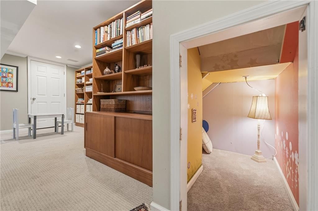 Photo 35 of 39 - 6837 Linden Street, Prairie Village, KS 66208