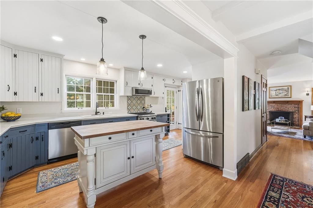 Photo 16 of 39 - 6837 Linden Street, Prairie Village, KS 66208