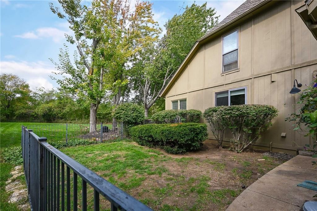 Photo 37: fenced yard, 10830 S CEDAR NILES Boulevard, Olathe, KS 66061