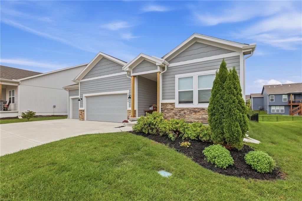 18109 Haskins Street, Overland Park, KS: listing photo 2
