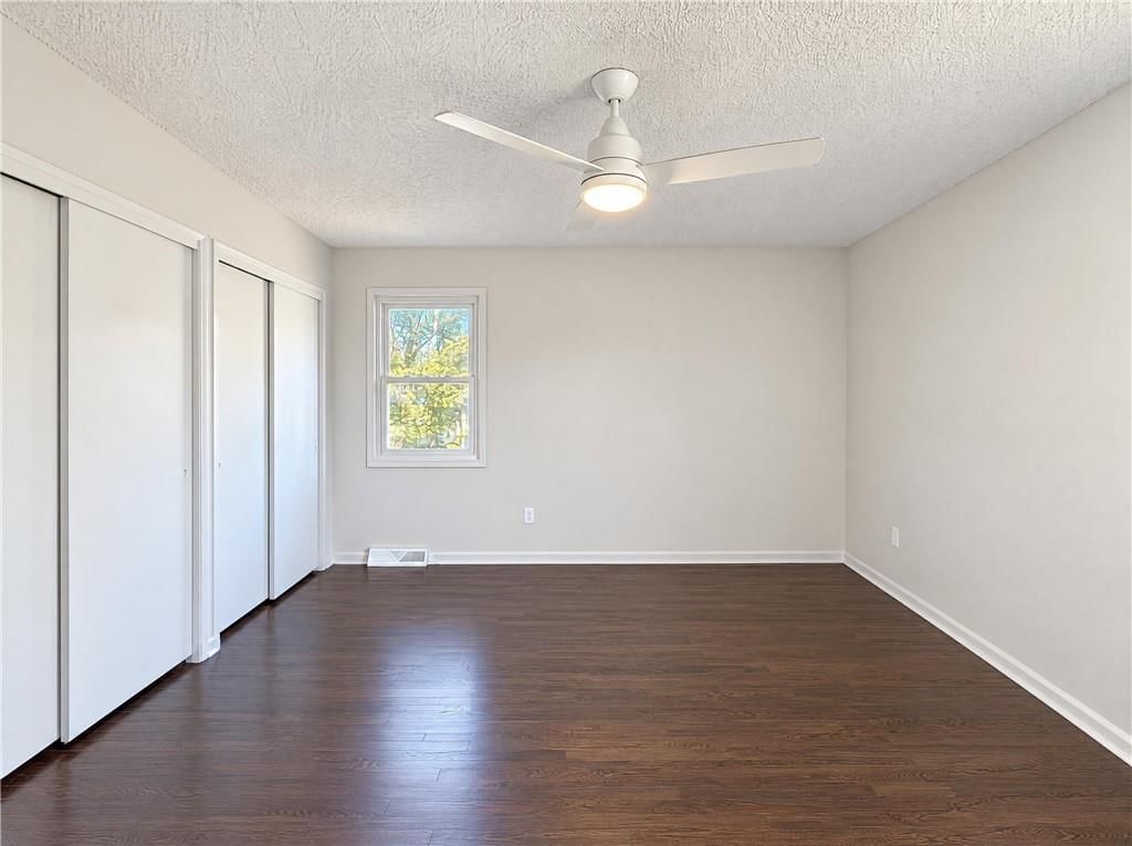 Photo 7 of 15 - 1400 NW 65th Terrace, Kansas City, MO 64118