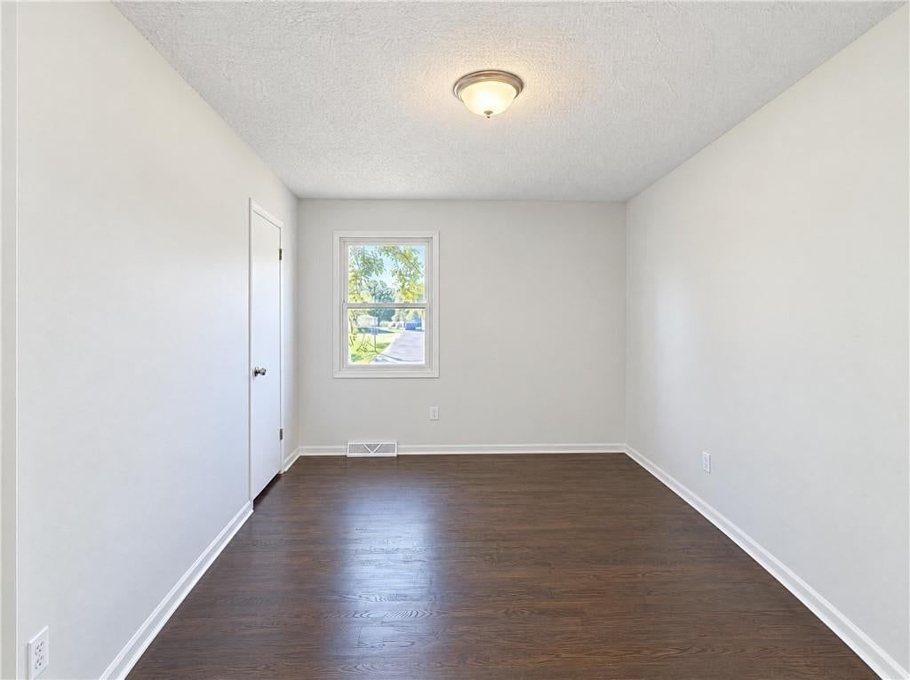Photo 8 of 15 - 1400 NW 65th Terrace, Kansas City, MO 64118