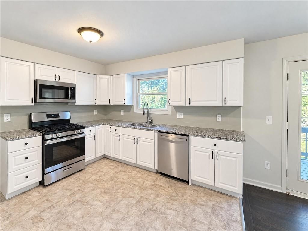 1400 NW 65th Terrace, Kansas City, MO: listing photo 2