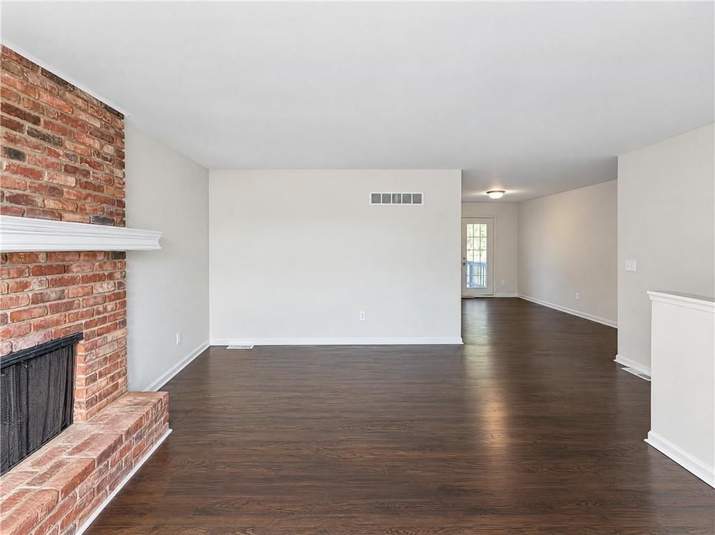 Photo 6 of 15 - 1400 NW 65th Terrace, Kansas City, MO 64118