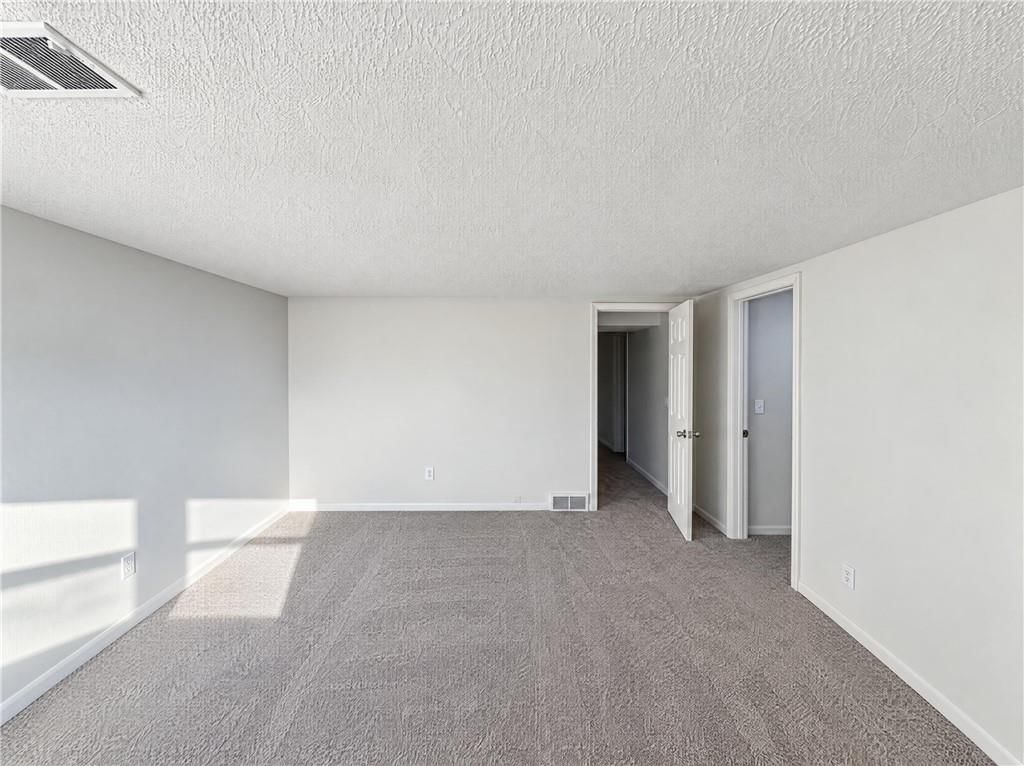 Carpet at 1400 NW 65th Terrace, Kansas City, MO 64118