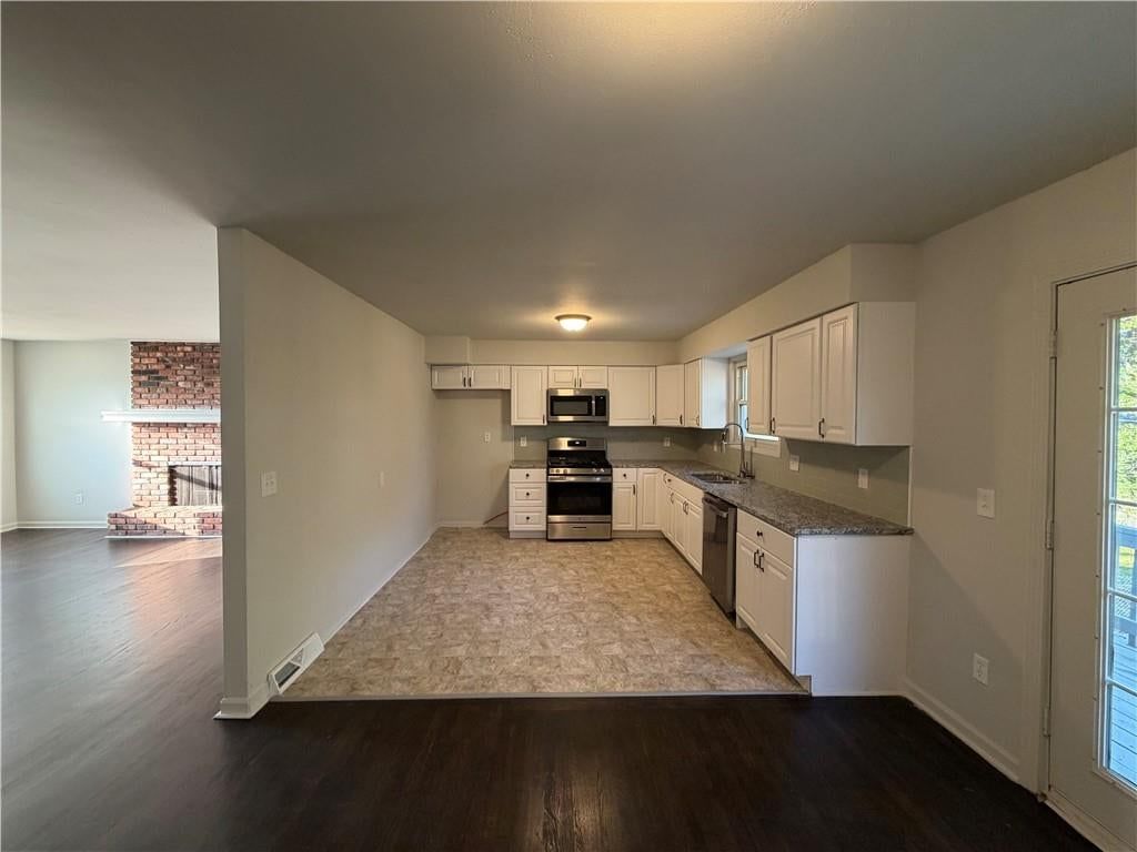 Photo 4 of 15 - 1400 NW 65th Terrace, Kansas City, MO 64118