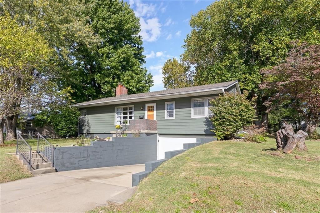 6612 W 85th Street, Overland Park, KS: listing photo 2
