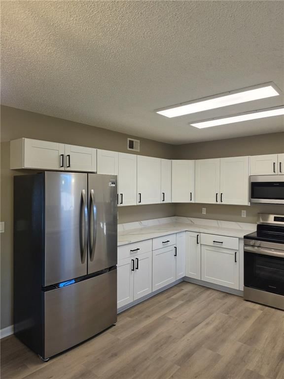 Photo 7 of 22 - 603 SE 21st Street, Oak Grove, MO 64075