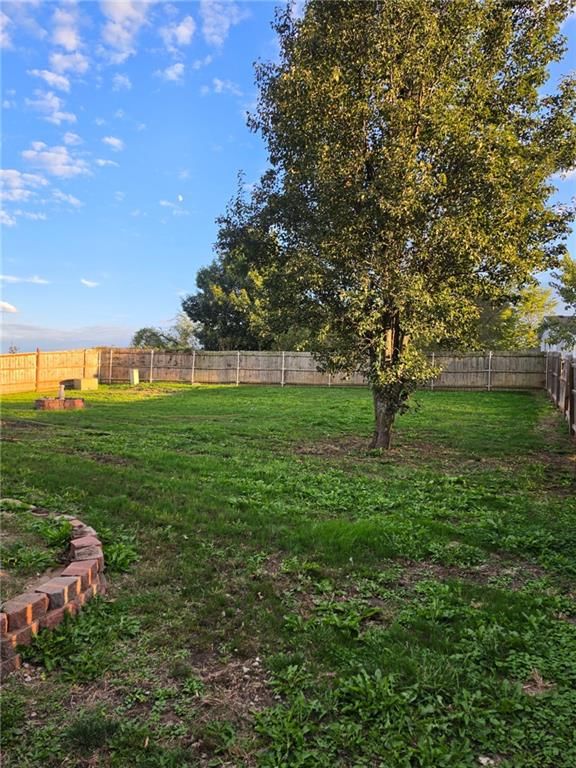 Big backyard at 603 SE 21st Street, Oak Grove, MO 64075