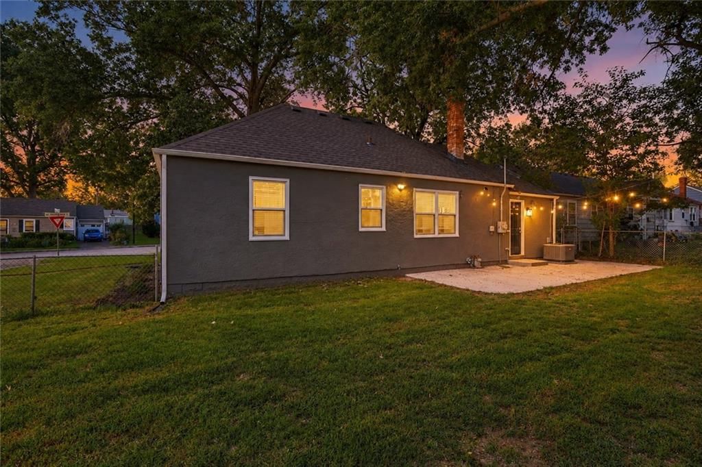 5117 Rosewood Drive, Roeland Park, KS: listing photo 2