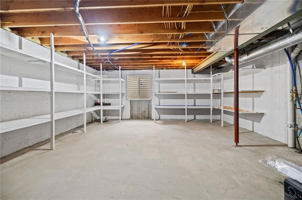 Garage storage system at 1703 NE 181st Terrace, Smithville, MO 64089