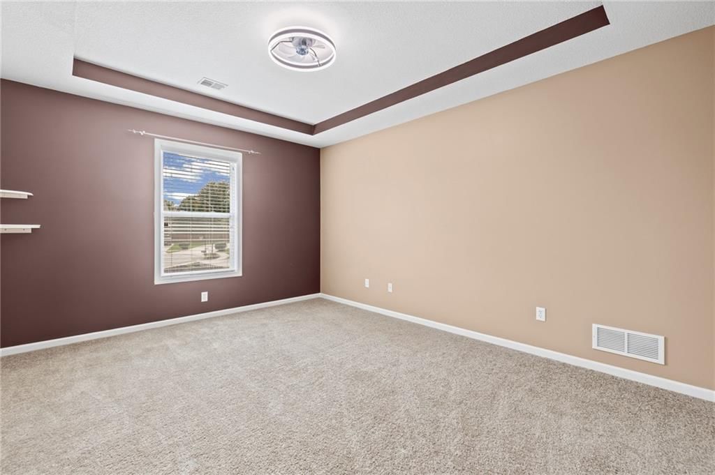 Tall ceilings at 1703 NE 181st Terrace, Smithville, MO 64089