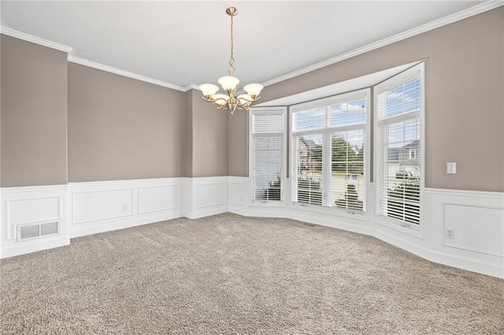 Wall of windows at 1703 NE 181st Terrace, Smithville, MO 64089