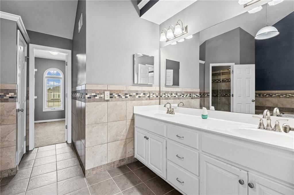 Renovated bathrooms at 1703 NE 181st Terrace, Smithville, MO 64089