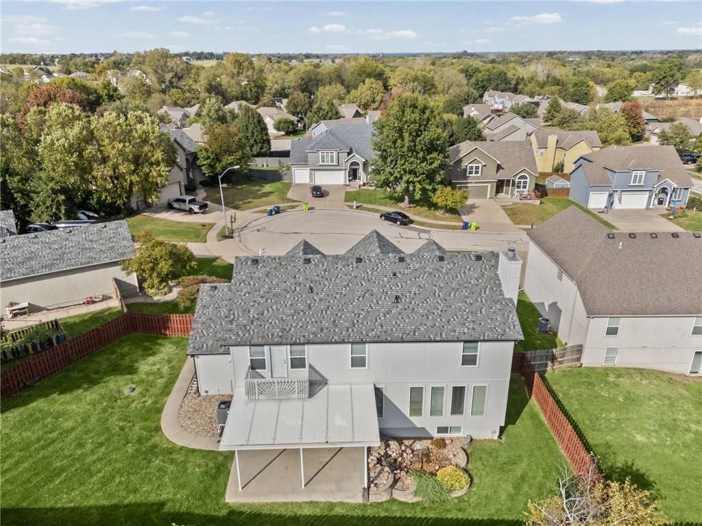 Mature trees at 1703 NE 181st Terrace, Smithville, MO 64089