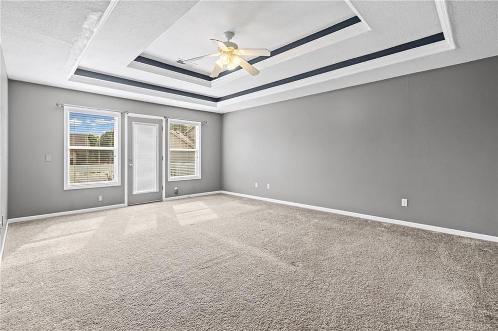 Tray ceiling and carpet at 1703 NE 181st Terrace, Smithville, MO 64089