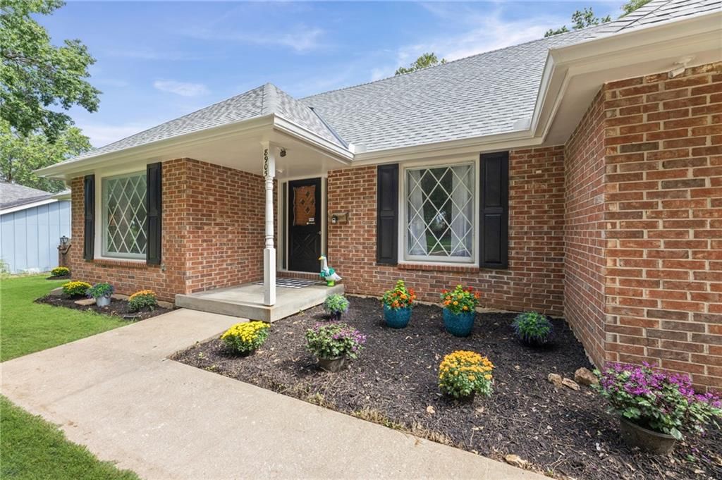 8905 Lamar Avenue, Overland Park, KS