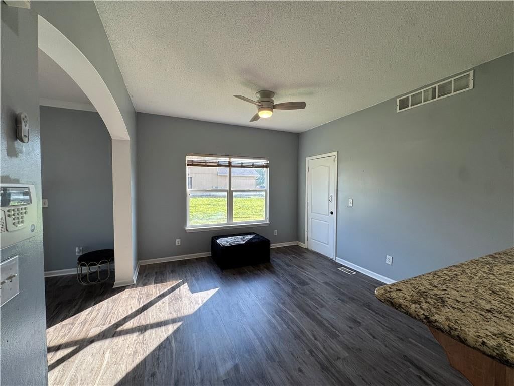 Photo 5 of 25 - 2104 Garfield Avenue, Kansas City, MO 64127