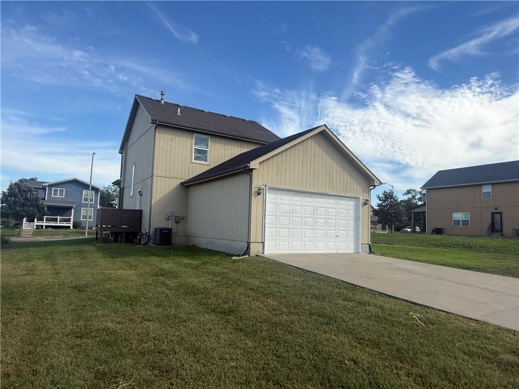Attached garage at 2104 Garfield Avenue, Kansas City, MO 64127