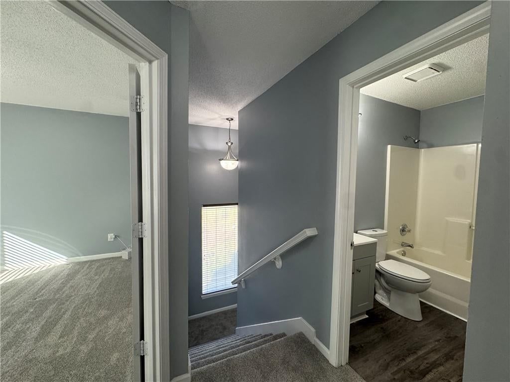 Photo 10 of 25 - 2104 Garfield Avenue, Kansas City, MO 64127