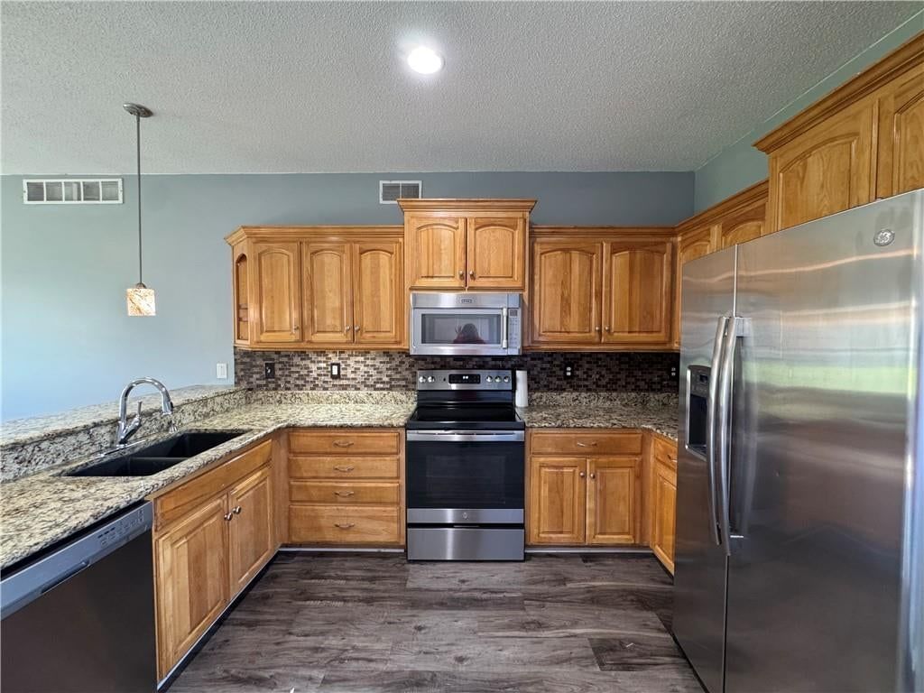 Photo 7 of 25 - 2104 Garfield Avenue, Kansas City, MO 64127