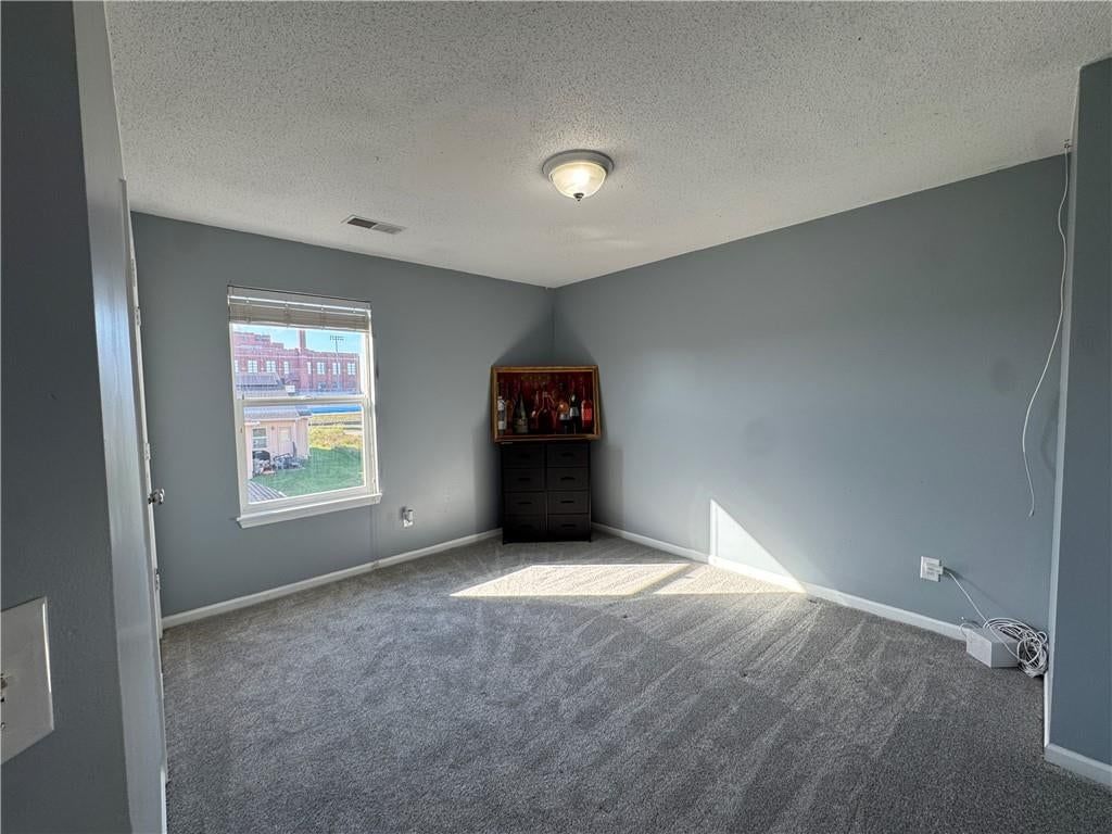 Photo 12 of 25 - 2104 Garfield Avenue, Kansas City, MO 64127